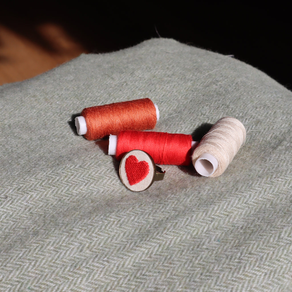 Anello con ciondolo ricamato Fildisogno - Fildisogno