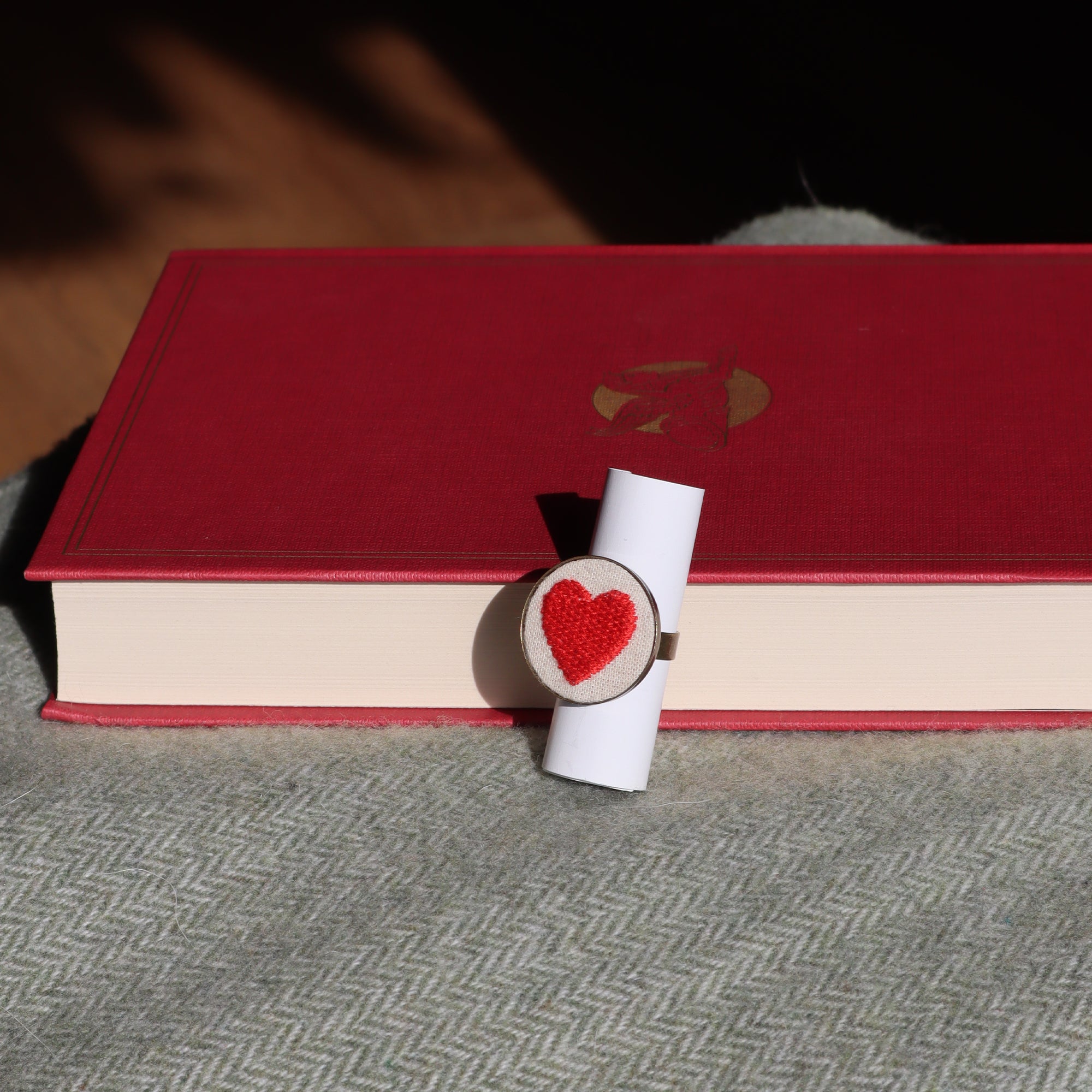 Anello con ciondolo ricamato Fildisogno - Fildisogno