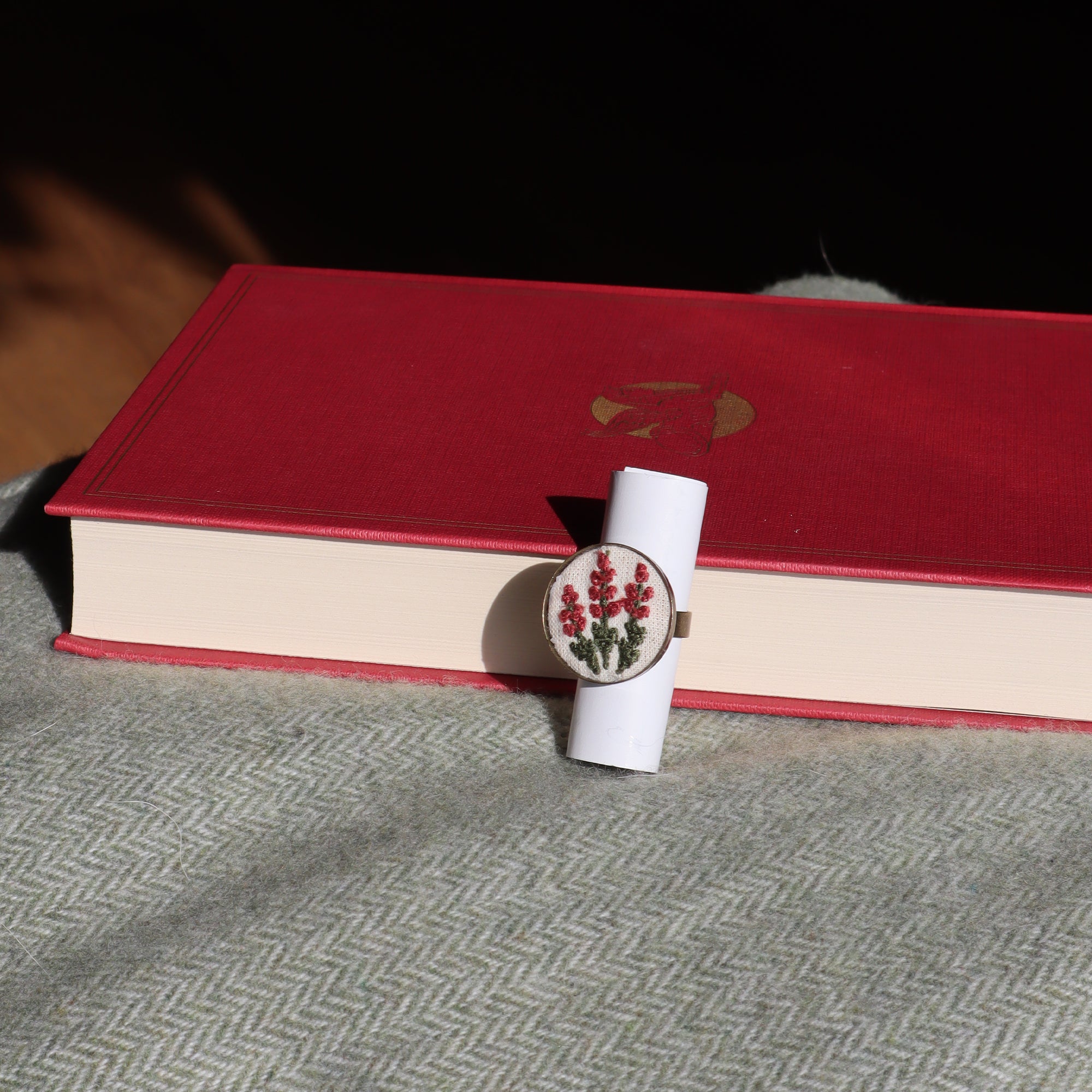 Anello con ciondolo ricamato Fildisogno - Fildisogno