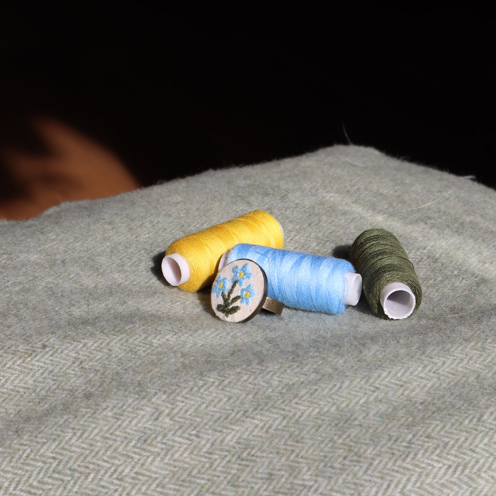 Anello con ciondolo ricamato Fildisogno - Fildisogno