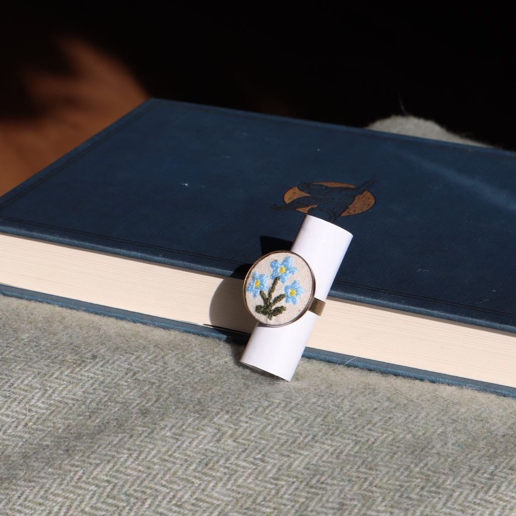 Anello con ciondolo ricamato Fildisogno - Fildisogno