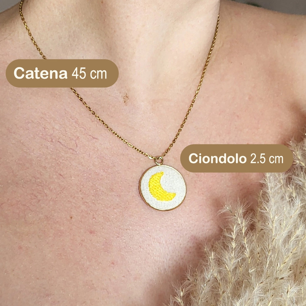 Collana con ciondolo ricamato Fildisogno