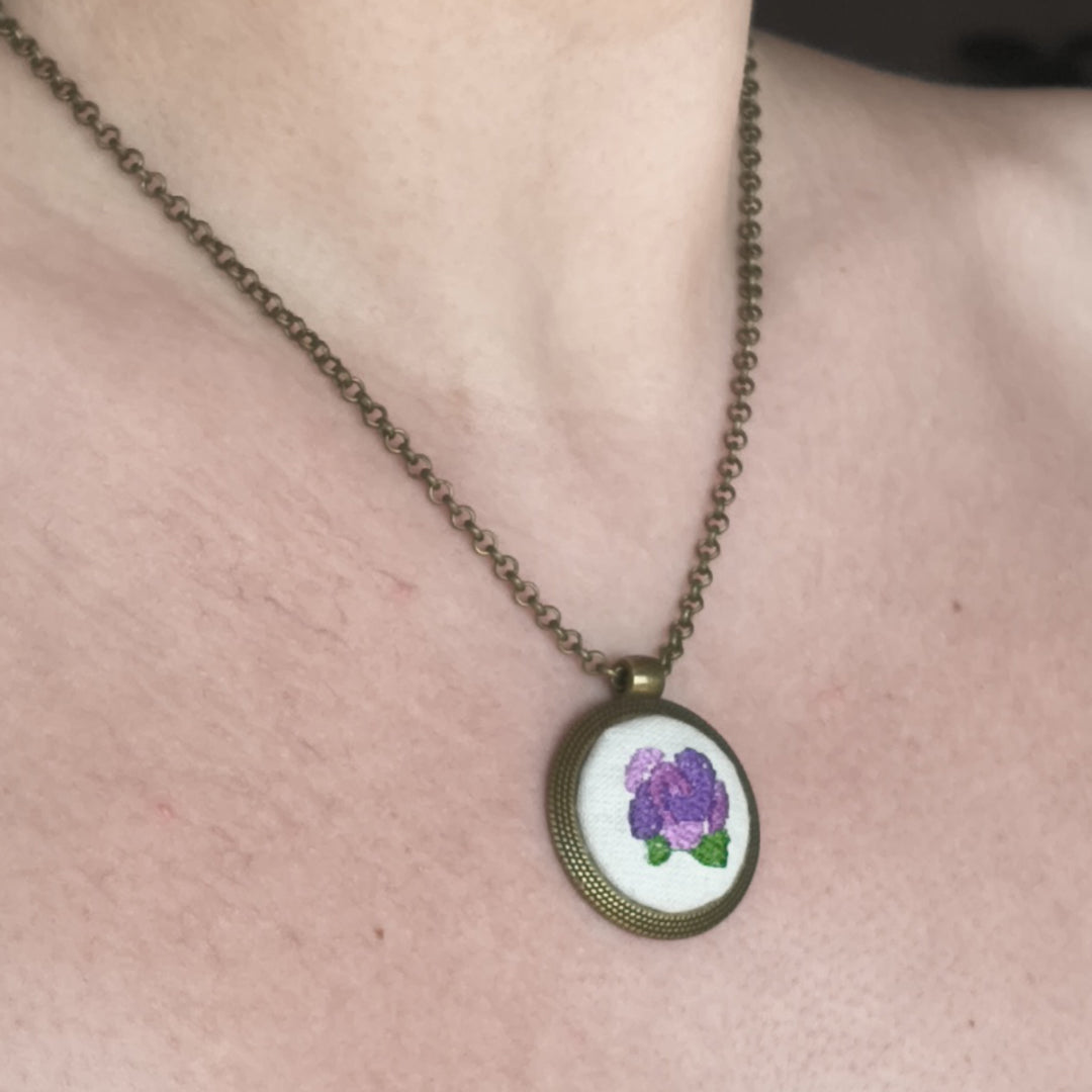 Collana con ciondolo ricamato Fildisogno - Fildisogno