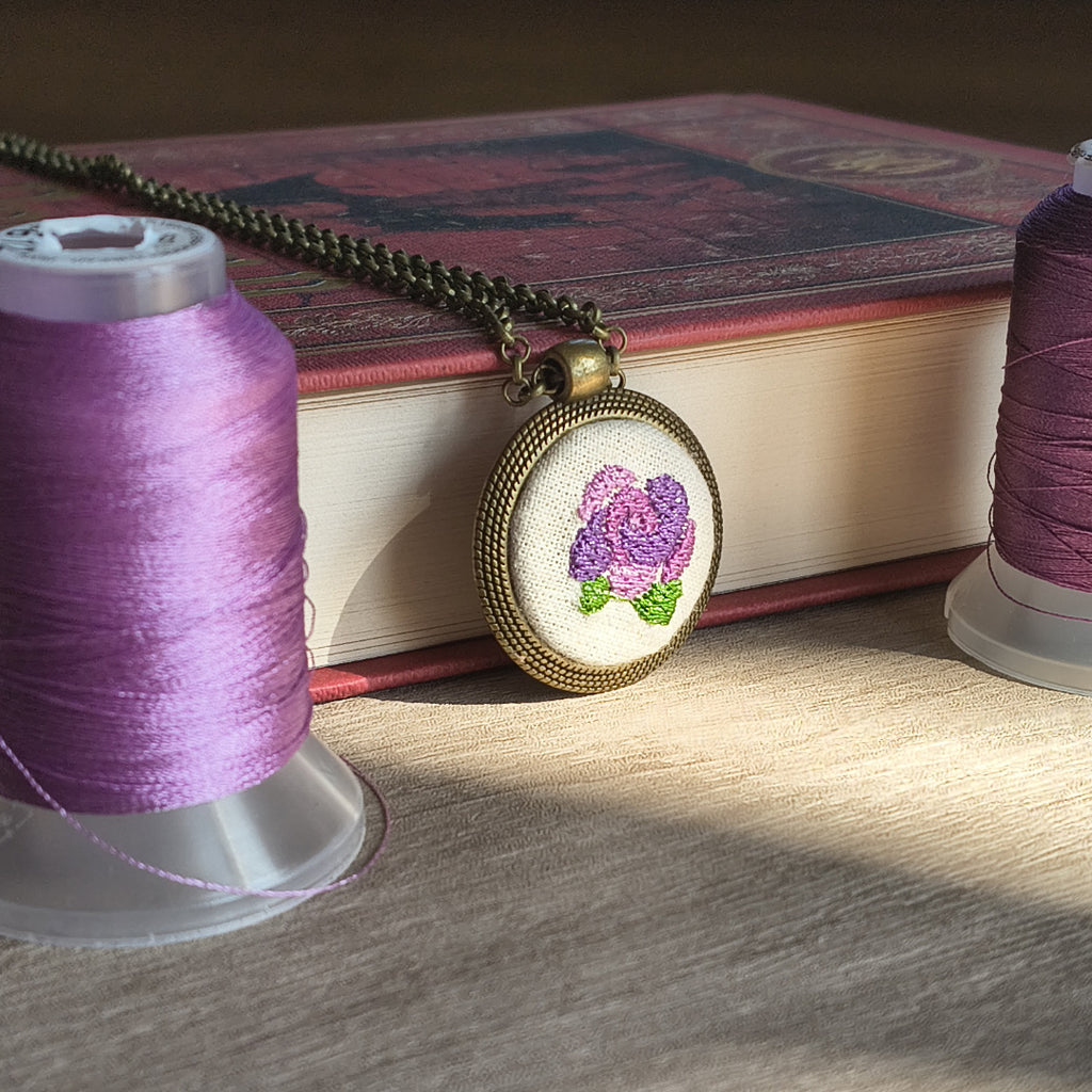 Collana con ciondolo ricamato Fildisogno - Fildisogno