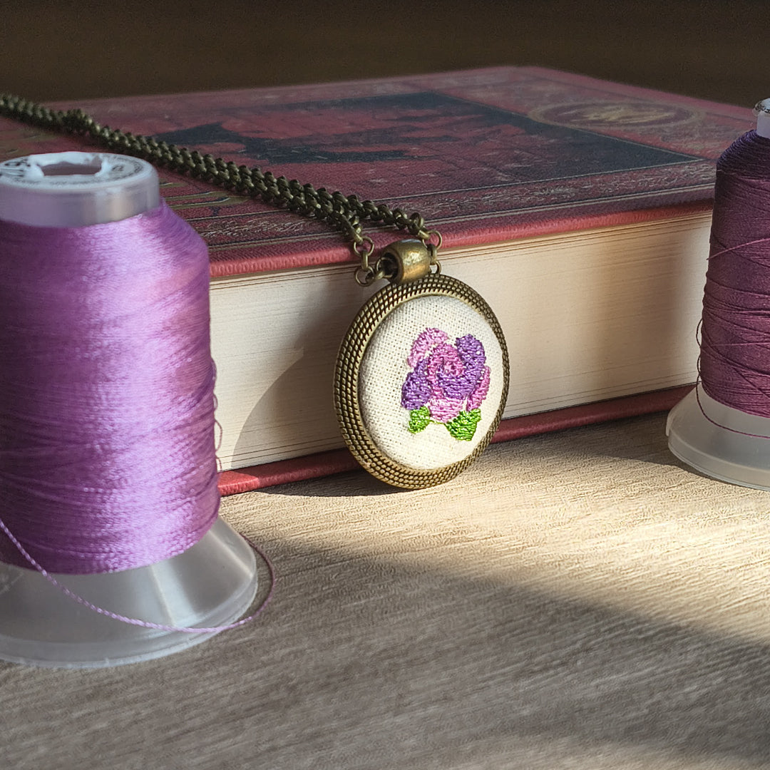 Collana con ciondolo ricamato Fildisogno - Fildisogno
