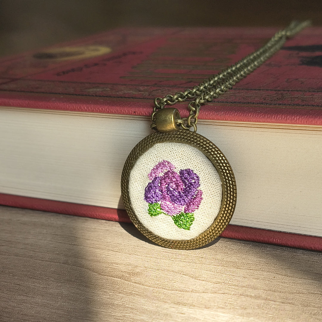 Collana con ciondolo ricamato Fildisogno - Fildisogno
