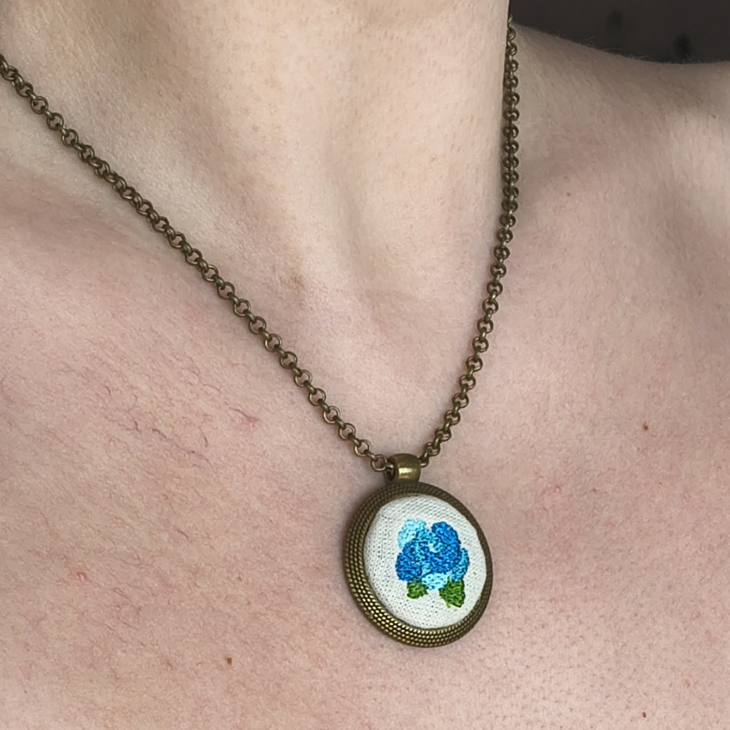 Collana con ciondolo ricamato Fildisogno - Fildisogno