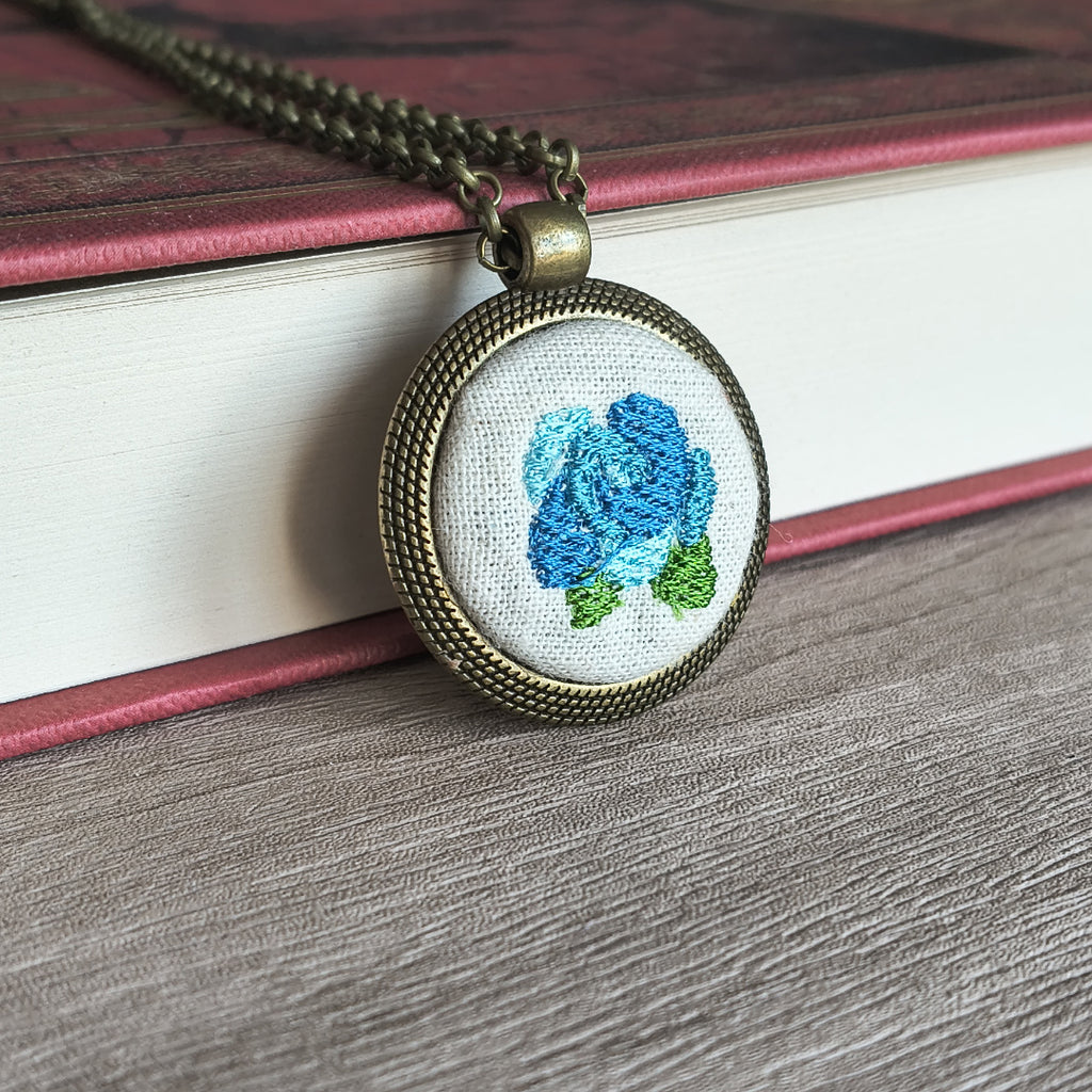 Collana con ciondolo ricamato Fildisogno - Fildisogno