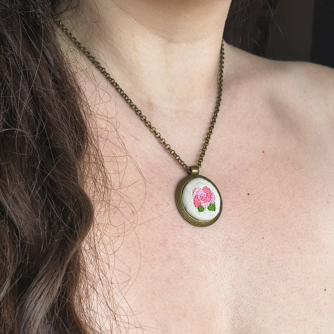 Collana con ciondolo ricamato Fildisogno - Fildisogno