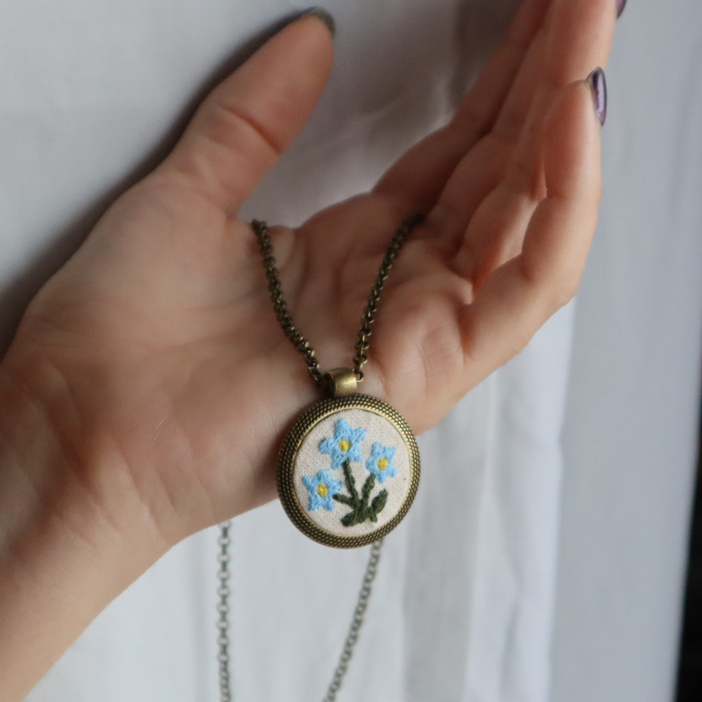 Collana con ciondolo ricamato Fildisogno - Fildisogno