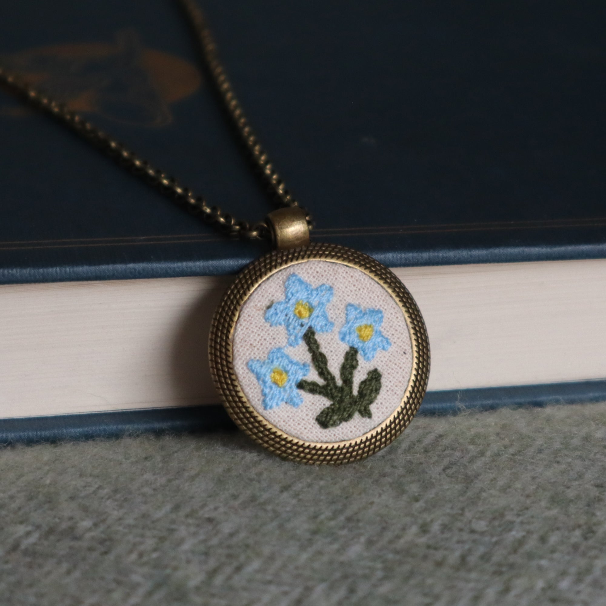 Collana con ciondolo ricamato Fildisogno - Fildisogno