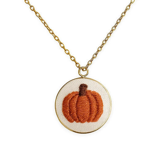 Collana con ciondolo ricamato Fildisogno