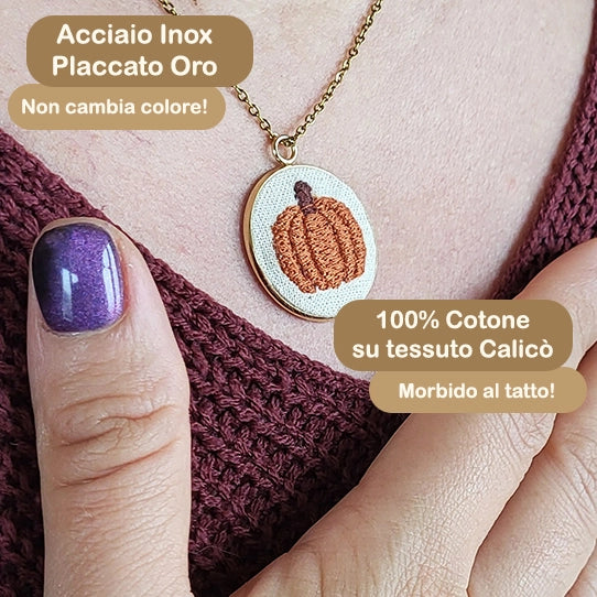 Collana con ciondolo ricamato Fildisogno