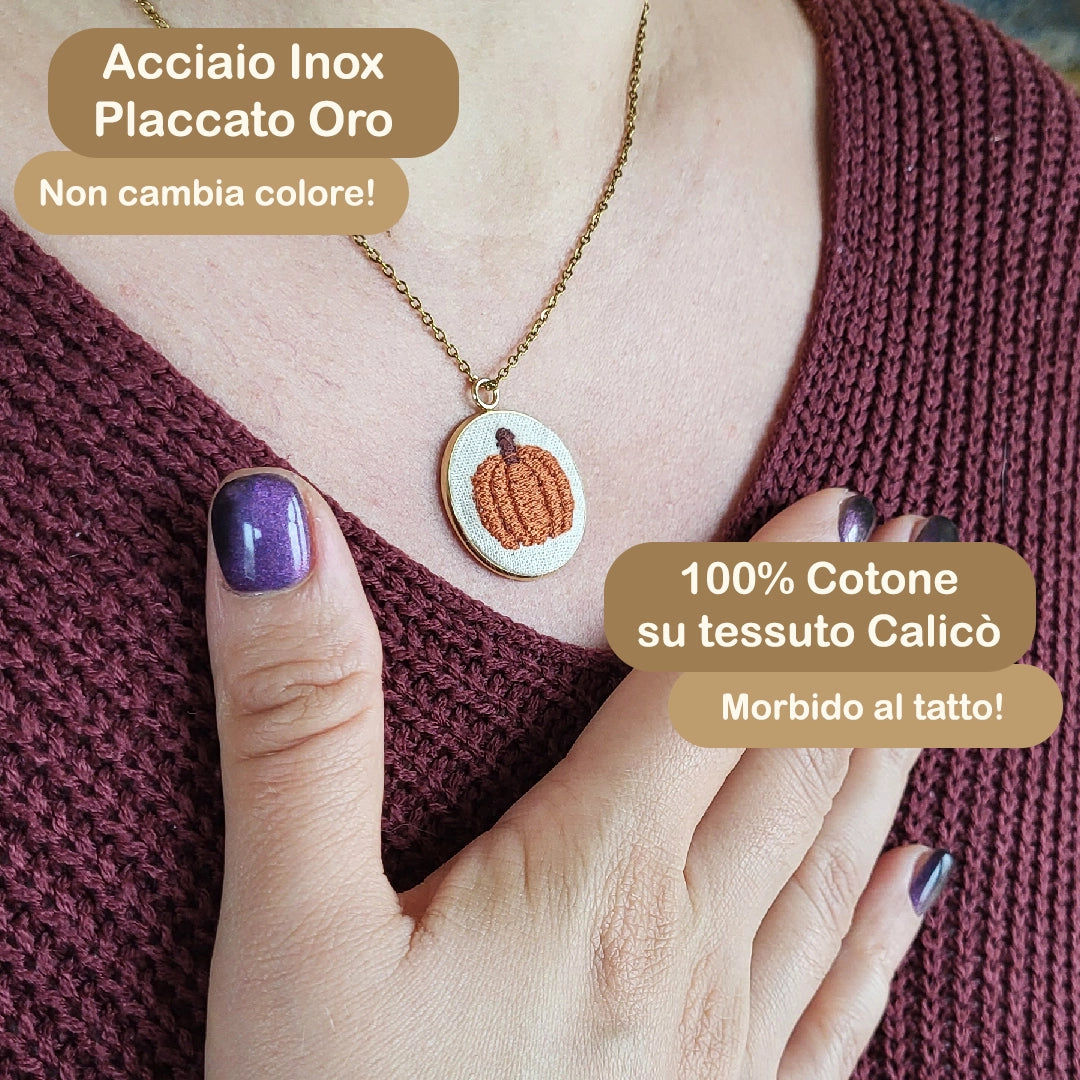 Collana con ciondolo ricamato Fildisogno